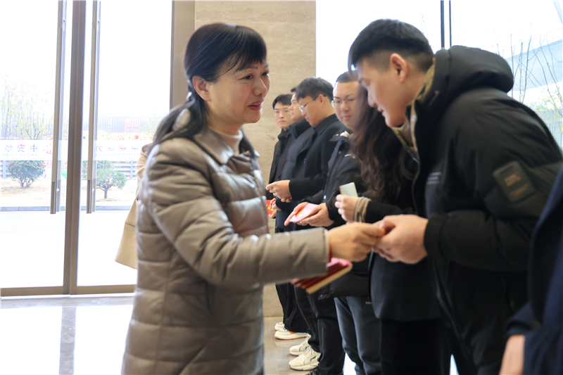 庐阳区委、总工会领导走访慰问华力一线职工