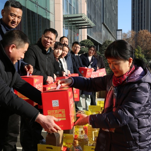 合肥市庐阳区总工会等领导来集团开展春节前慰问活动