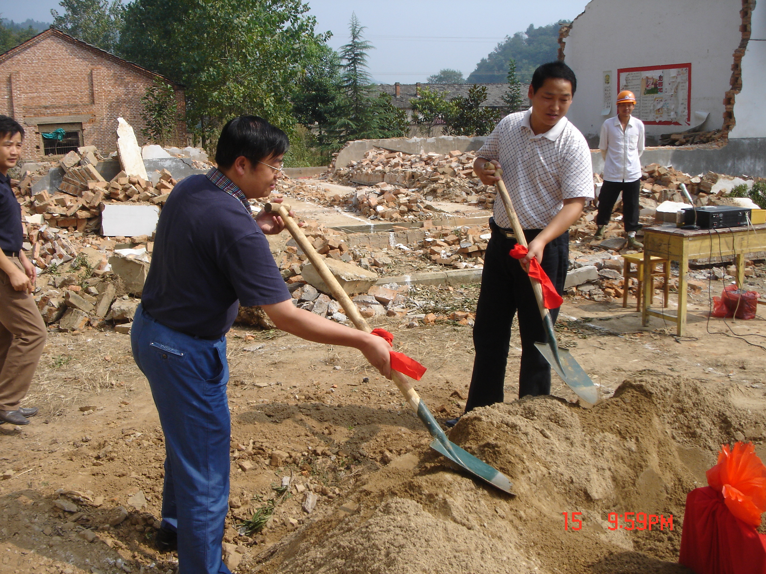 华力捐资兴建的花园小学教学楼奠基