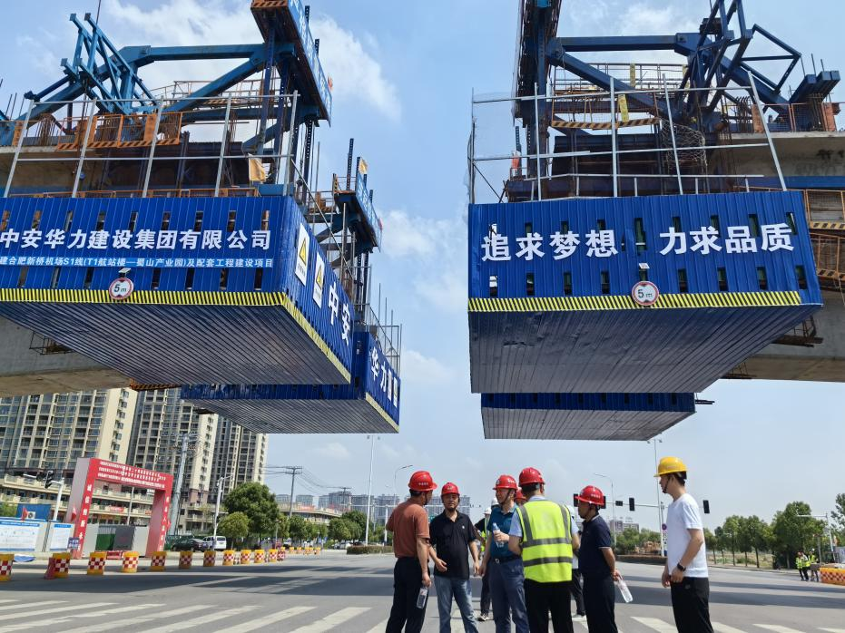 道路在竞赛热潮中延伸
